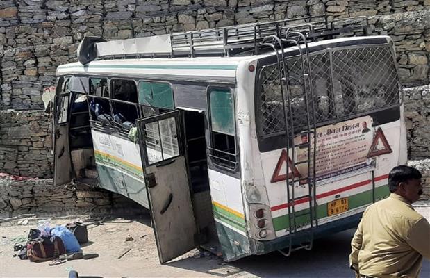 Himachal: Driver killed, 39 hurt in Mandi bus mishap