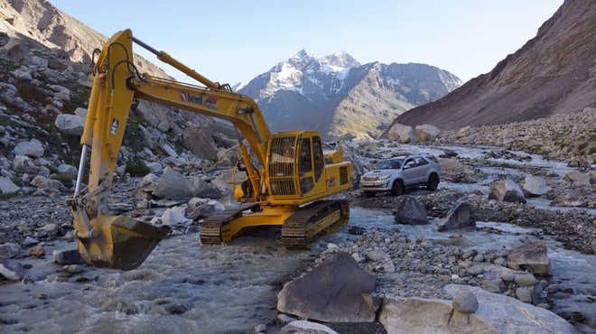 Lahaul-Zanskar stretch restored  to Army traffic