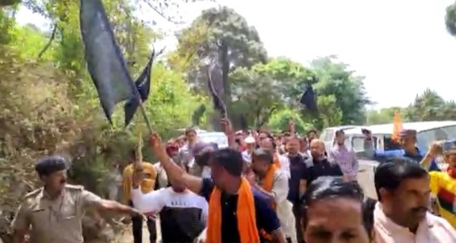 Minister, Doon MLA shown black flags in Kasauli