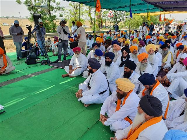 Sikh bodies block NH in Faridkot, seek justice in 2015 desecration cases; Navjot Sidhu joins protest