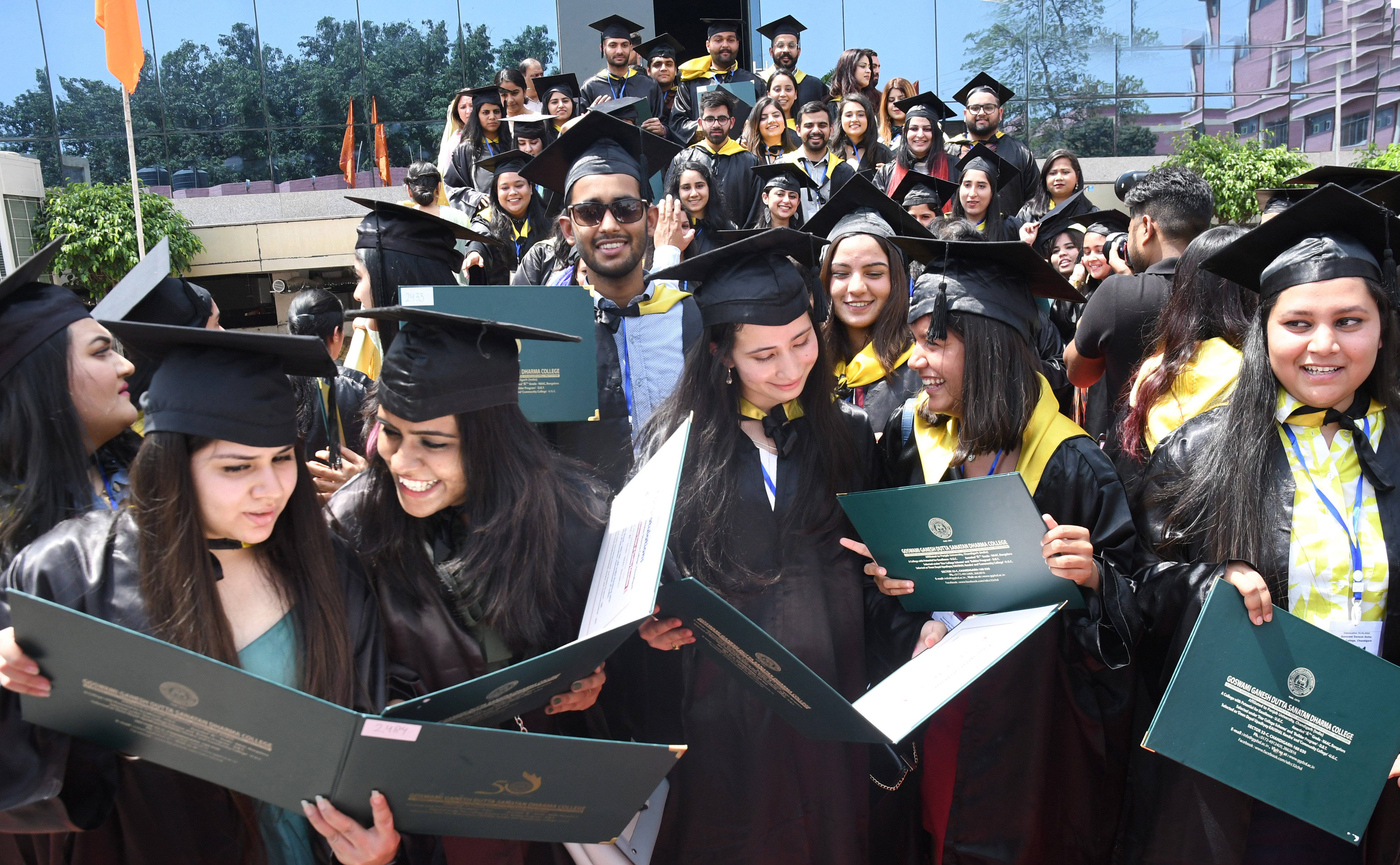 2,300 students get degrees at GGDSD College, Sector 32, Chandigarh : The  Tribune India