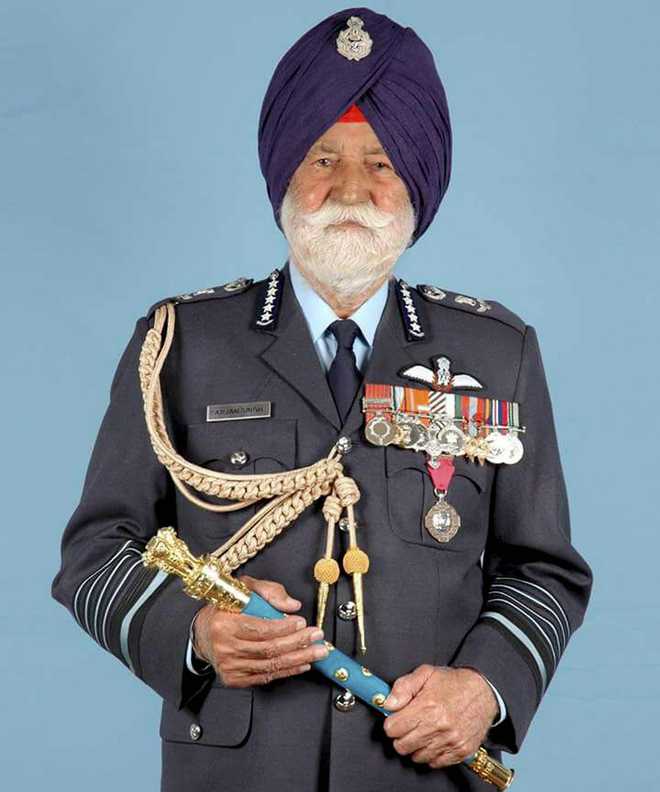 IAF pays tributes to Marshal Arjan Singh