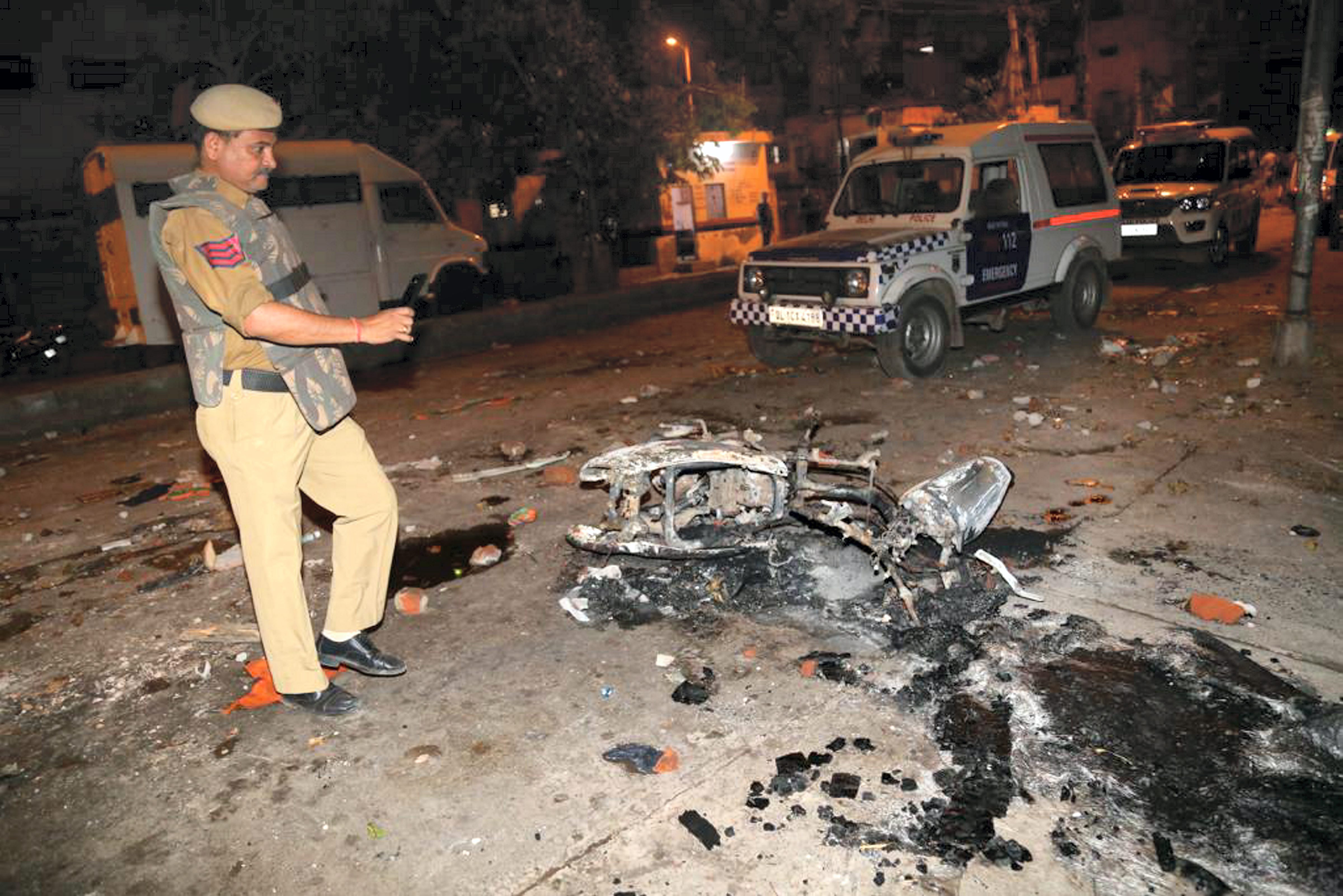 Cops injured, vehicles torched as violence breaks out during Hanuman Jayanti procession in Delhi's Jahangirpuri