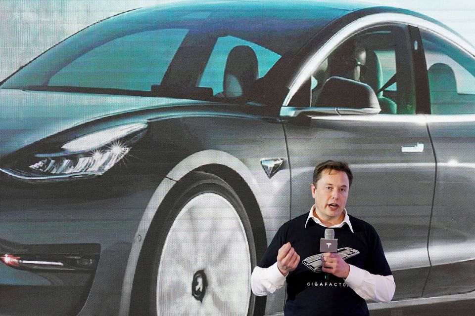 Nitin Gadkari invites Elon Musk to make EVs