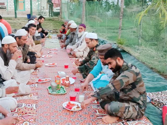 Army’s iftar parties aim at building rapport with locals in J&K