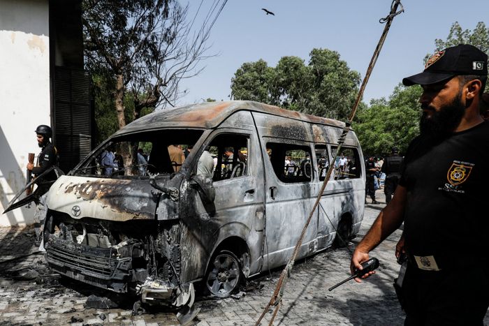 3 Chinese among four killed in Karachi blast