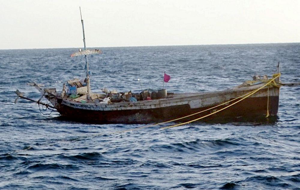 Pakistan boat with 9 people apprehended near Gujarat coast, heroin worth Rs 280 crore seized