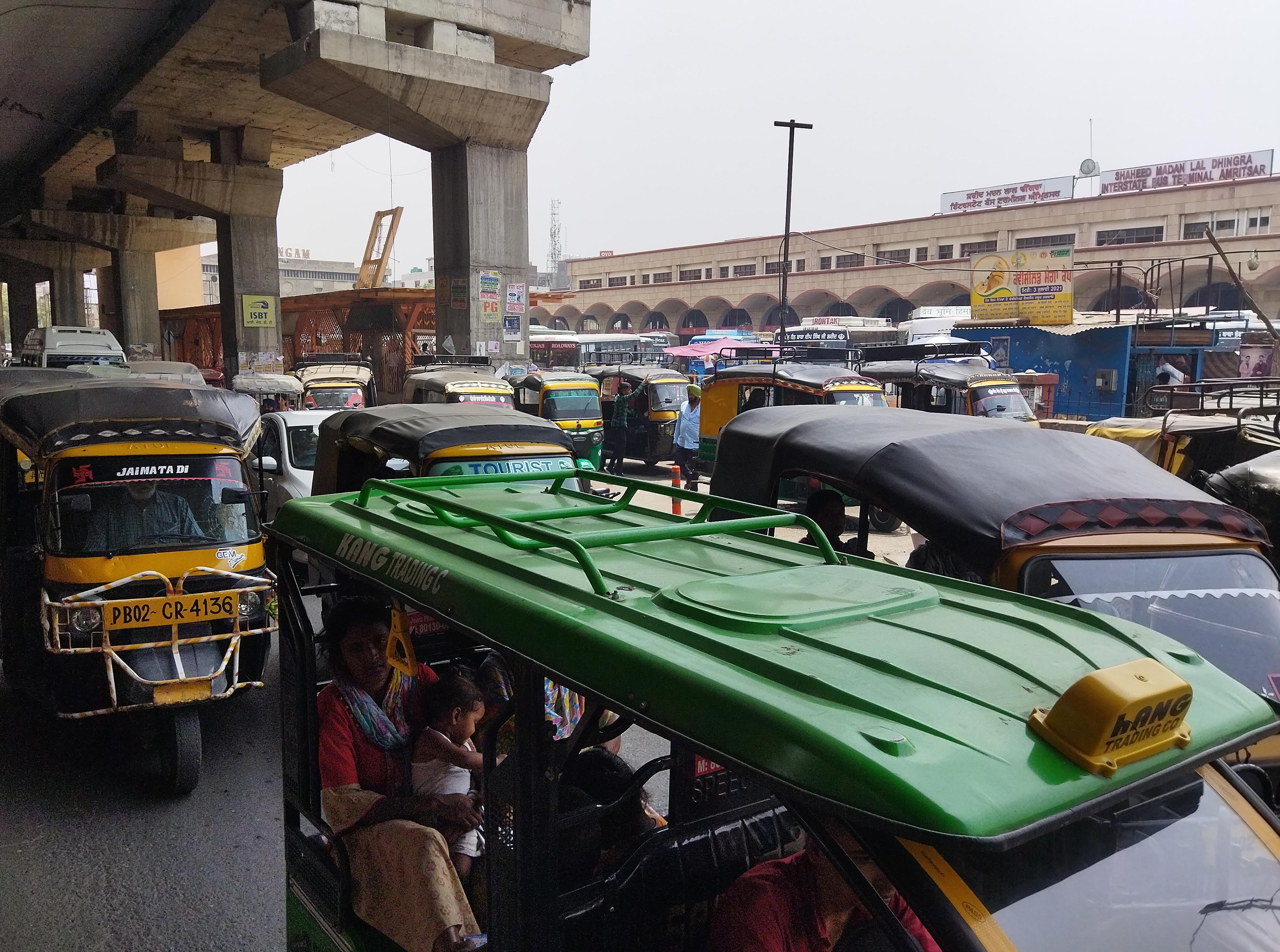 Amirtsar: Bus stand stretch — A test of driving skills & patience