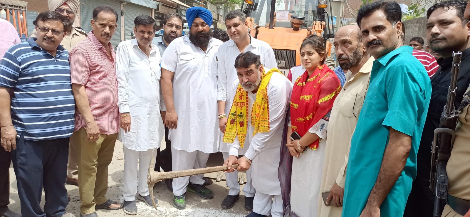MLA inaugurates Shivpuri road construction work