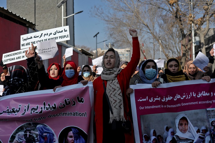 Taliban operatives threaten activists protesting against burqa decree