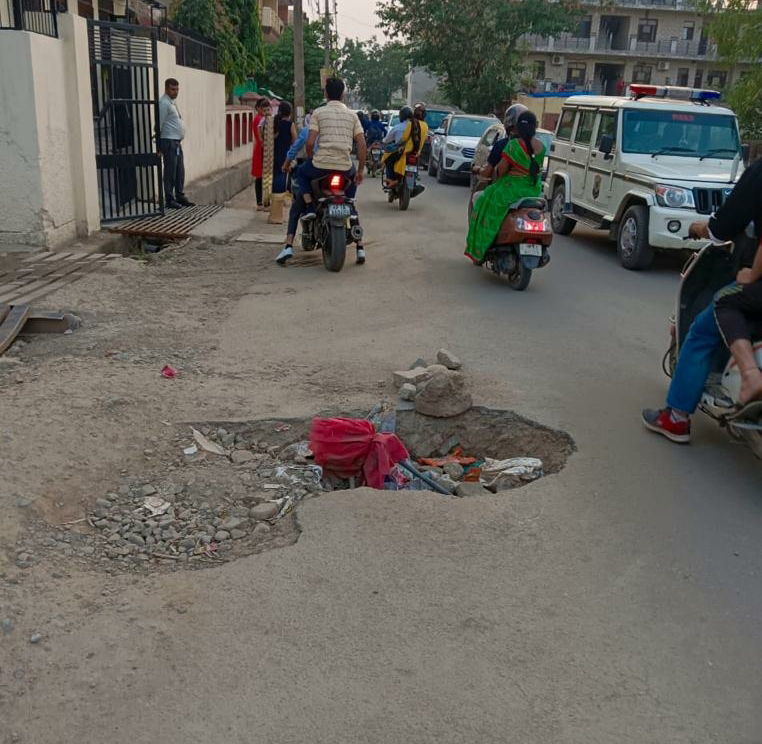 Roads full of potholes in Baddi