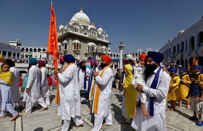 Don't mingle with Pakistani locals, Sikh pilgrims told