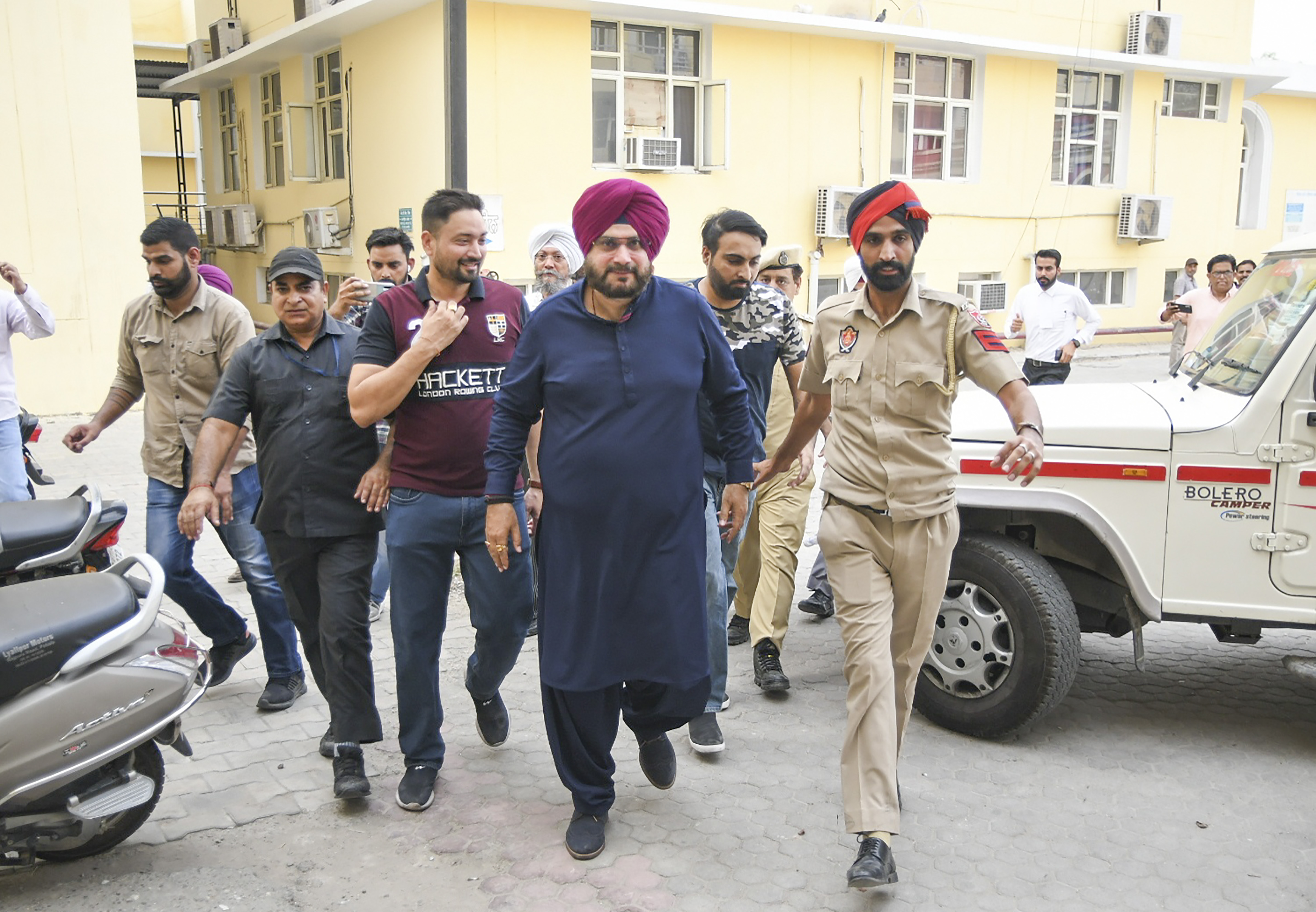 Day later, Congress leader Navjot Singh Sidhu surrenders, lodged in Patiala jail