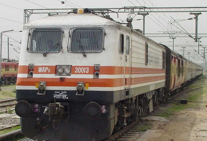 Stones thrown on Shatabdi Express coming from Delhi to Chandigarh
