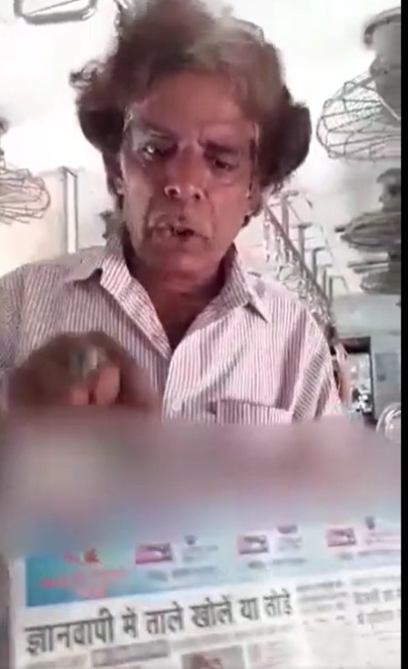 Viral video: This newspaper seller's commentary eulogising printed word is one of its kind