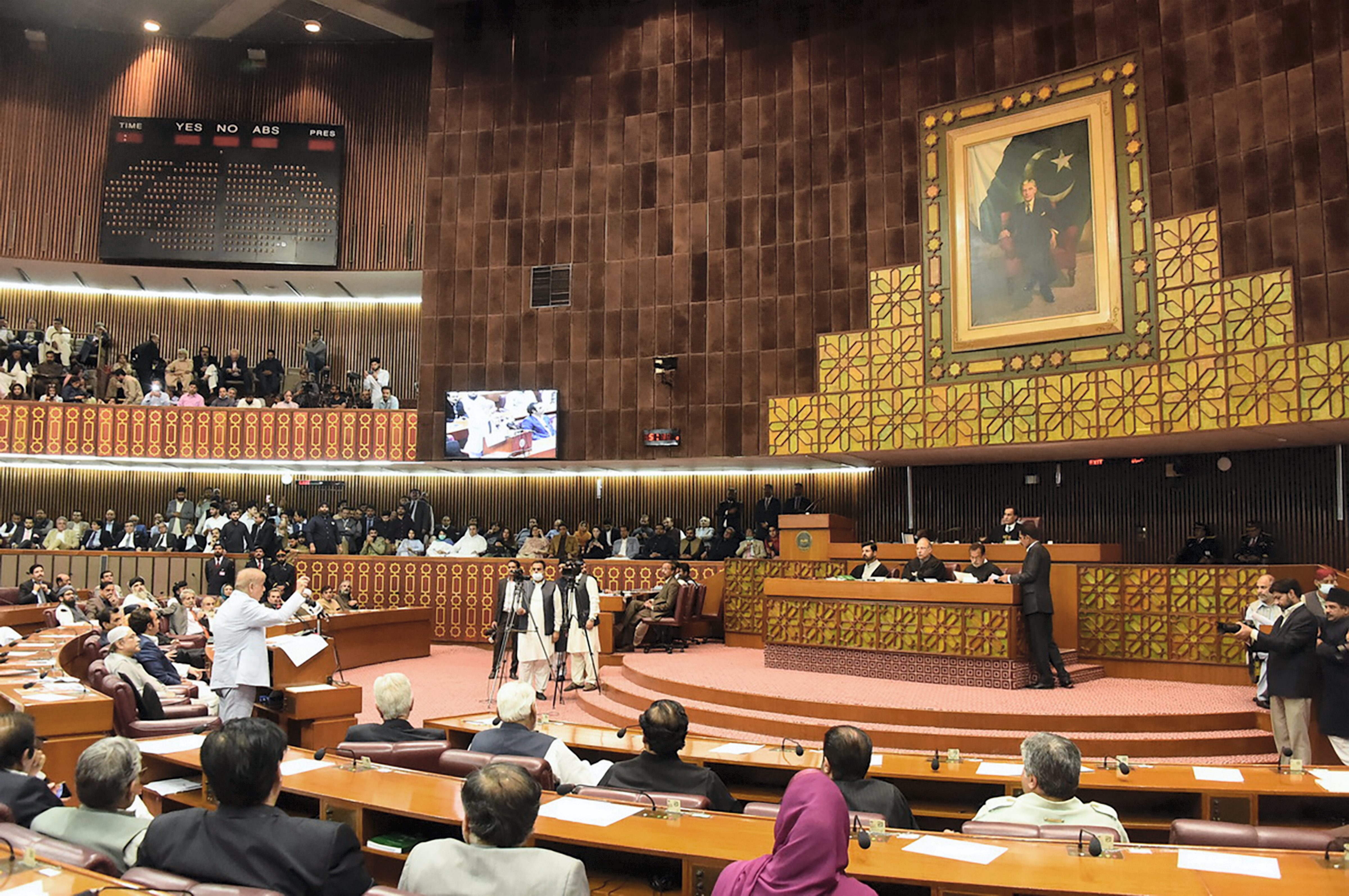 Pakistan’s national assembly approves bill to deprive overseas citizens’ from voting, stop use of EVMs