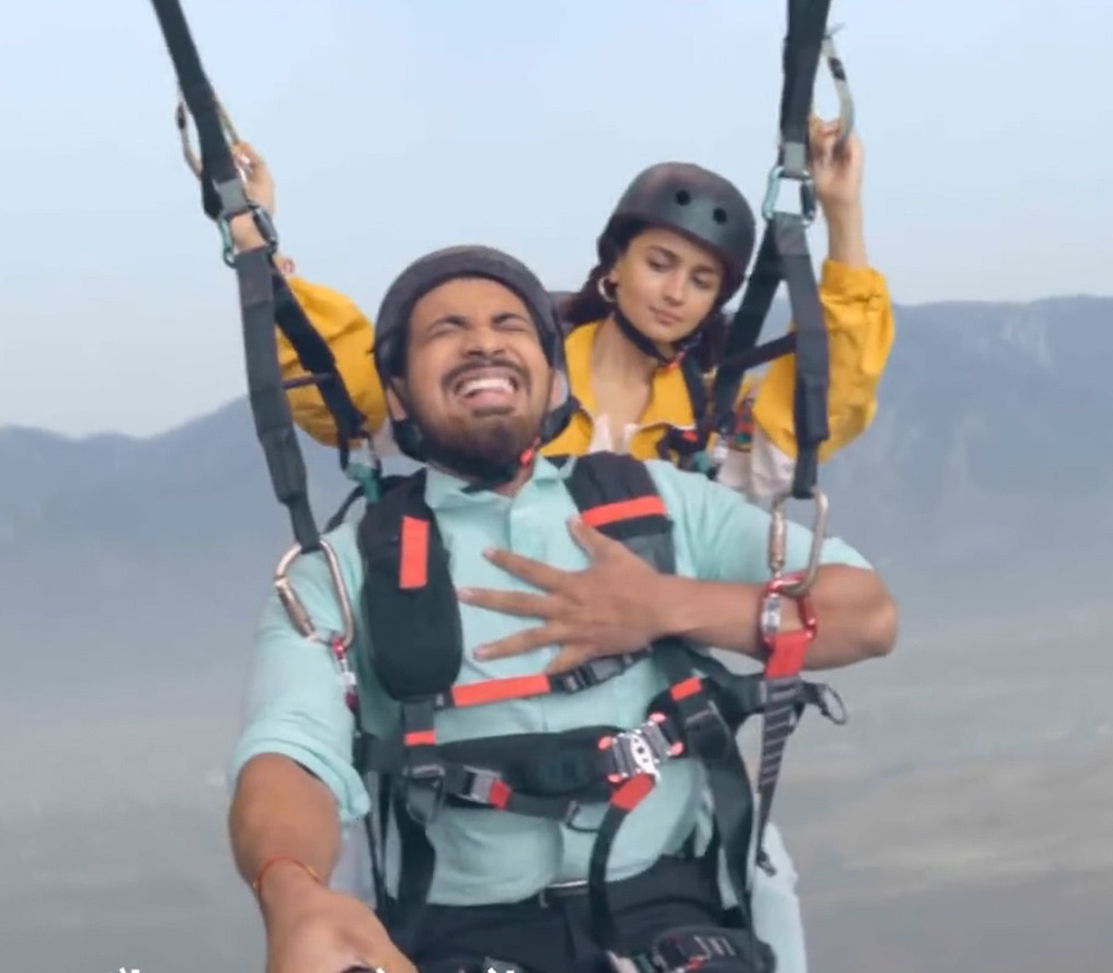 Watch: 'Land kara de bhai' fame Vipin Sahu lands chocolate ad with Alia  Bhatt, recreates hilarious infamous paragliding video