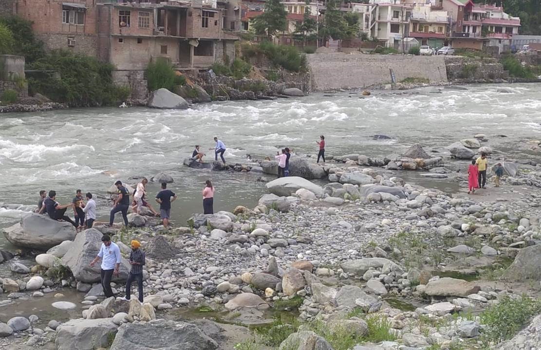 Two tourists washed away in Parbati