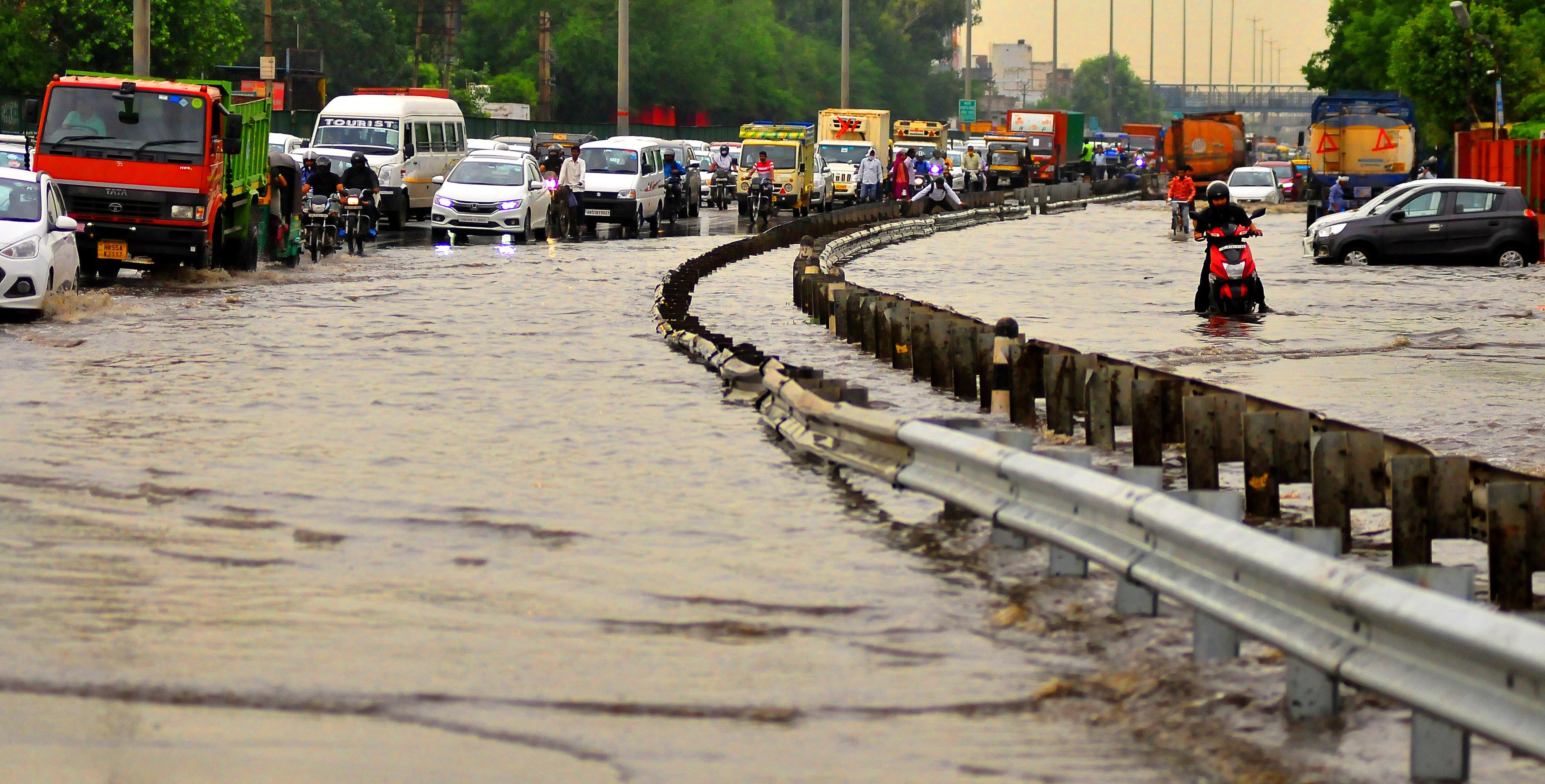 Downpour brings Gurugram traffic to a standstill