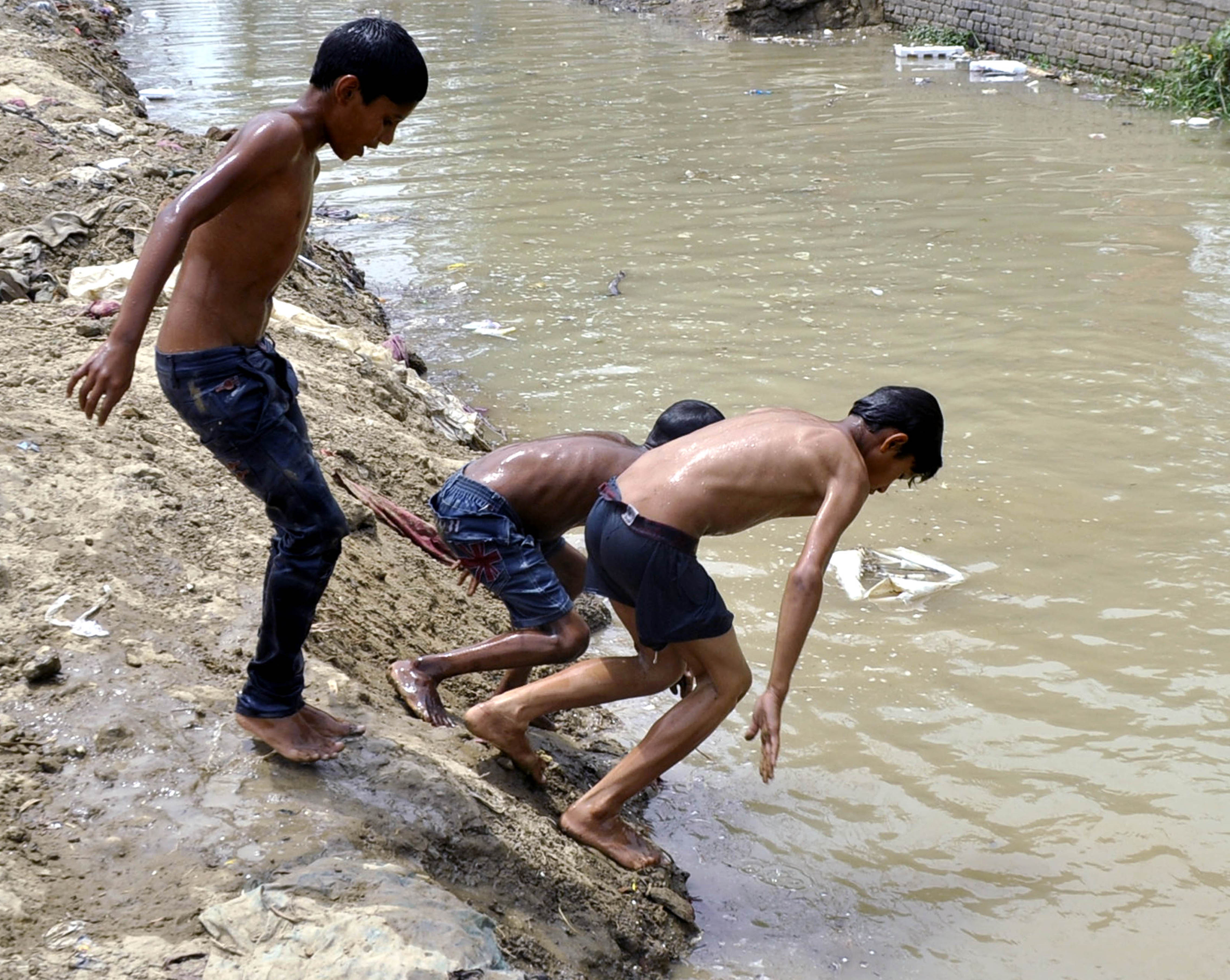 Patiala: Despite ban, youths continue to swim in canals