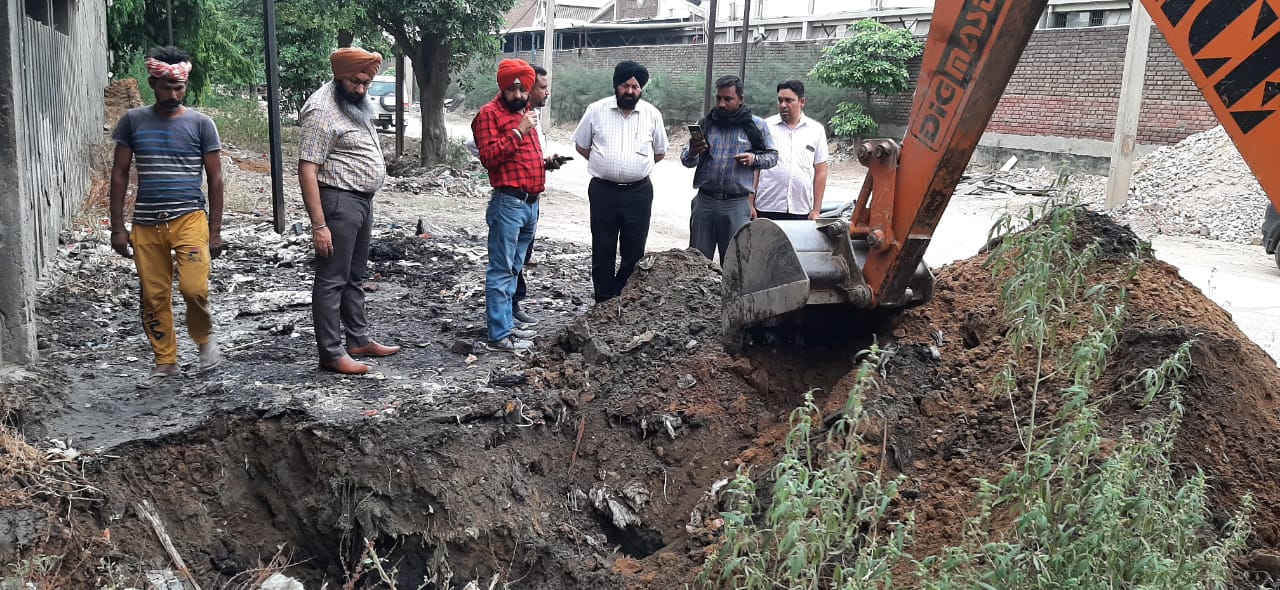 Sewer connections of two dyeing units snapped in Ludhiana