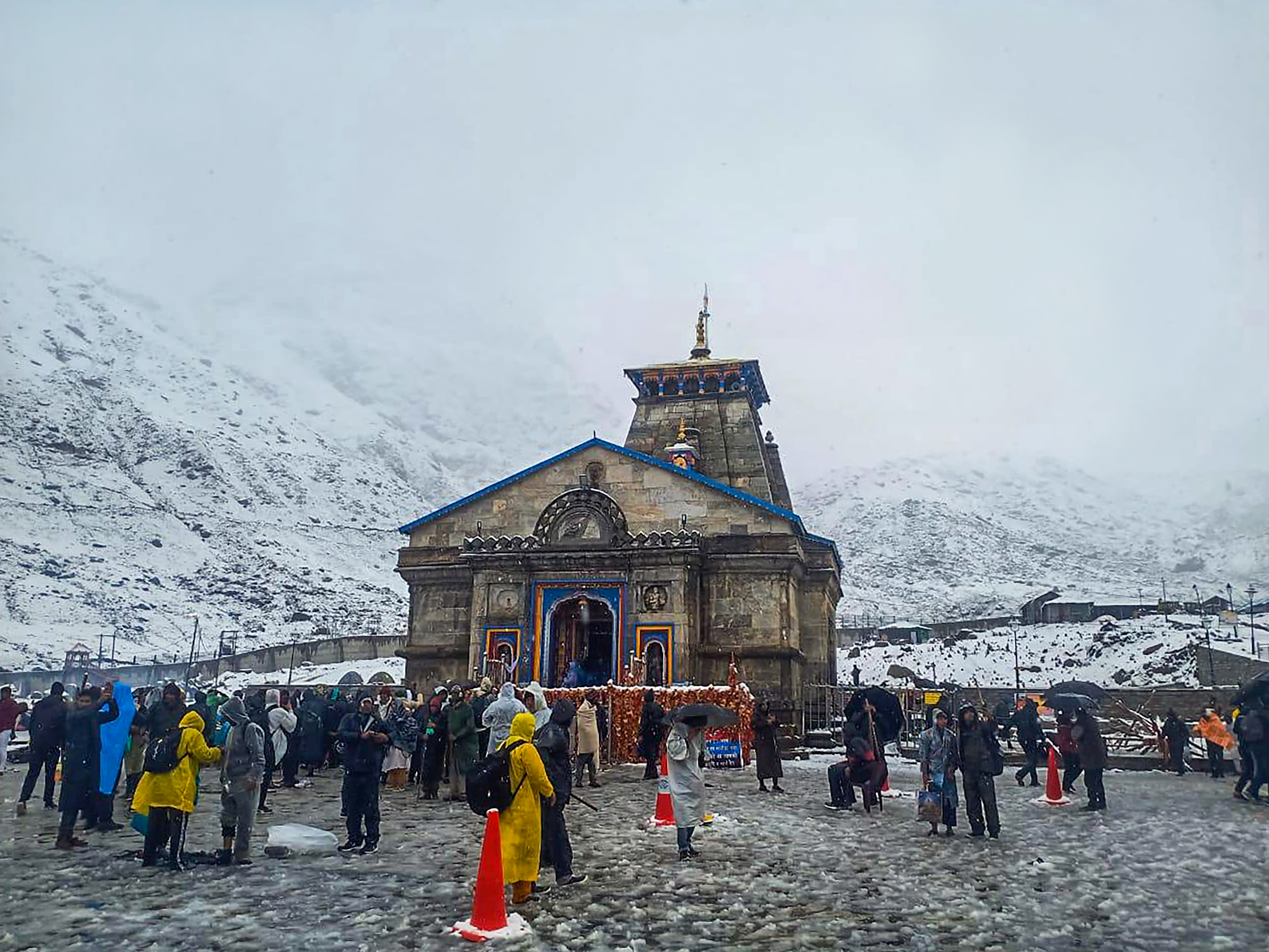 Snowfall, rain disrupt Char Dham Yatra, pilgrims stopped on way to Kedarnath, Yamunotri