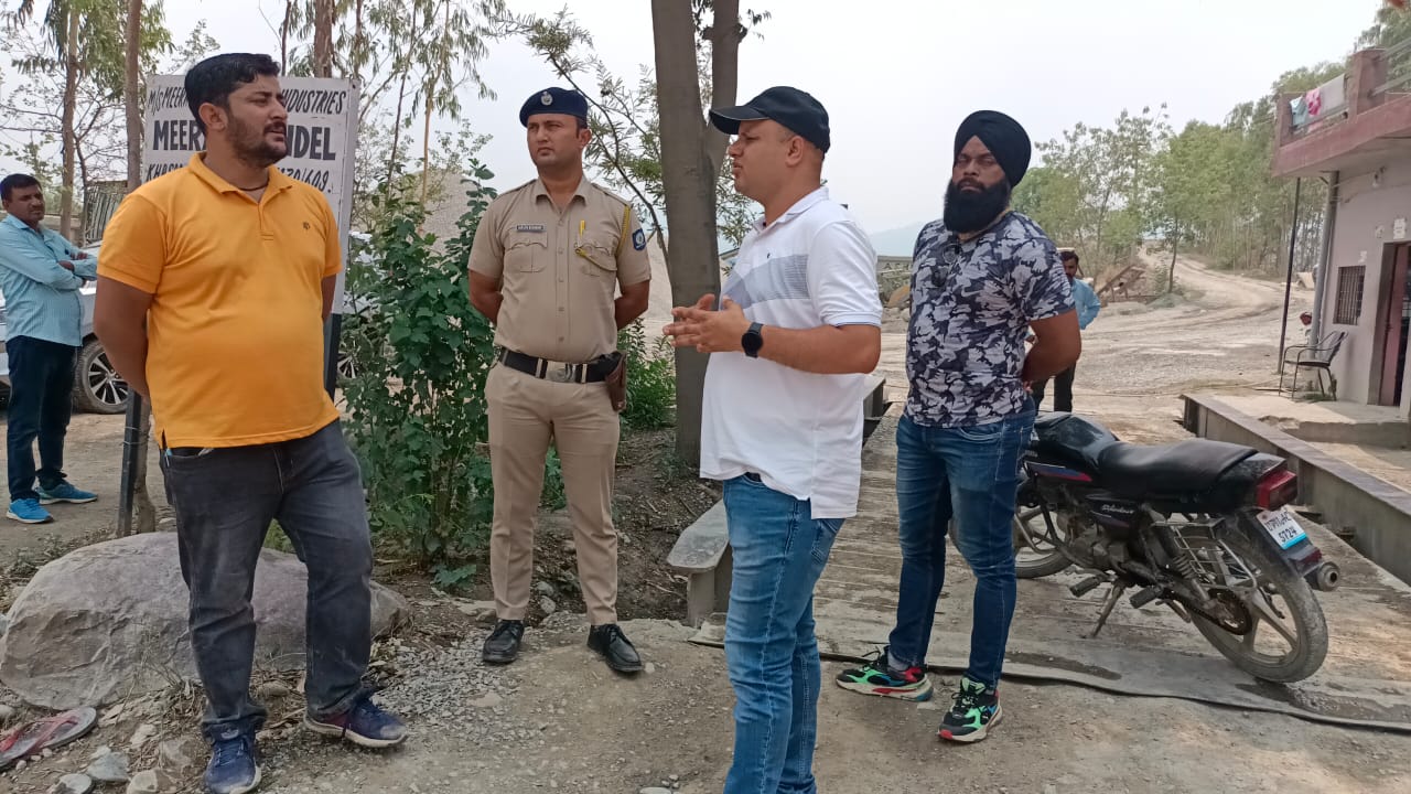 Mining inspector kidnapped in Himachal's Paonta Sahib; attempt made to snatch pistol from cop