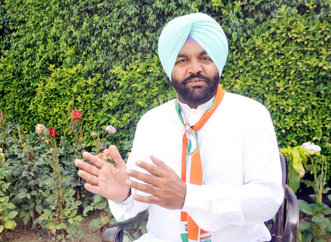 Amritsar MP Gurjit Singh Aujla calls on Union Minister Hardeep Puri