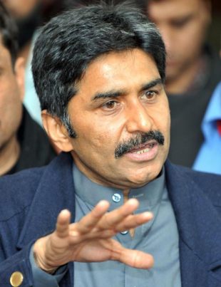 Watch Gavaskar’s videos to learn how to counter fearsome pacers despite short height: Javed Miandad