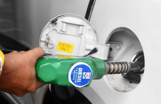 Big relief for consumers: Petrol cheaper by Rs 9.5, diesel by Rs 7