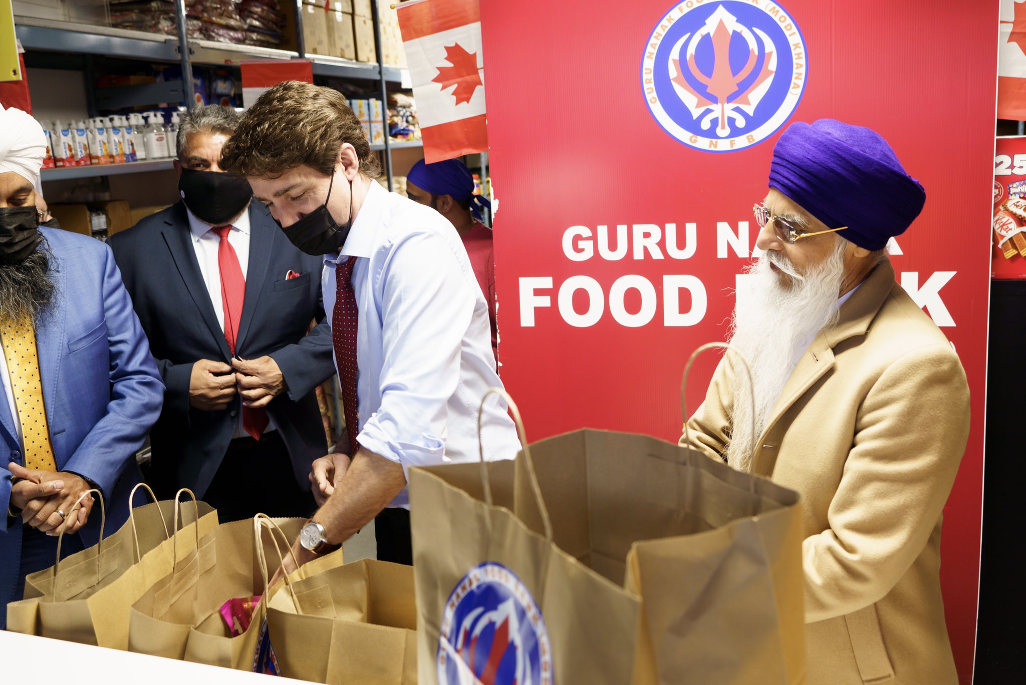 Canada PM Justin Trudeau lends a hand at Surrey's Guru Nanak Food Bank; extends gratitude to volunteers