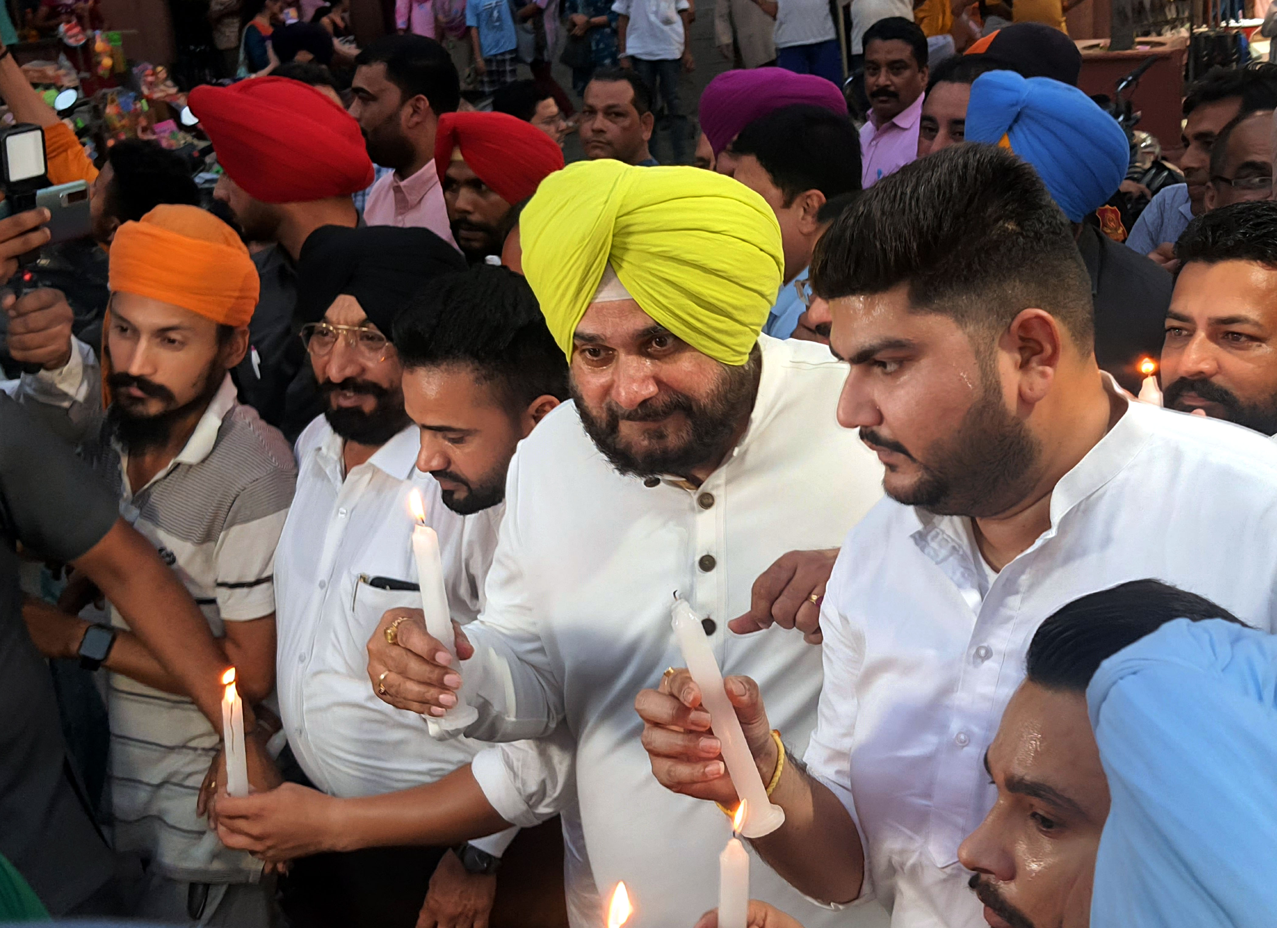 Navjot Singh Sidhu holds candlelight march in Amritsar to denounce Patiala clash