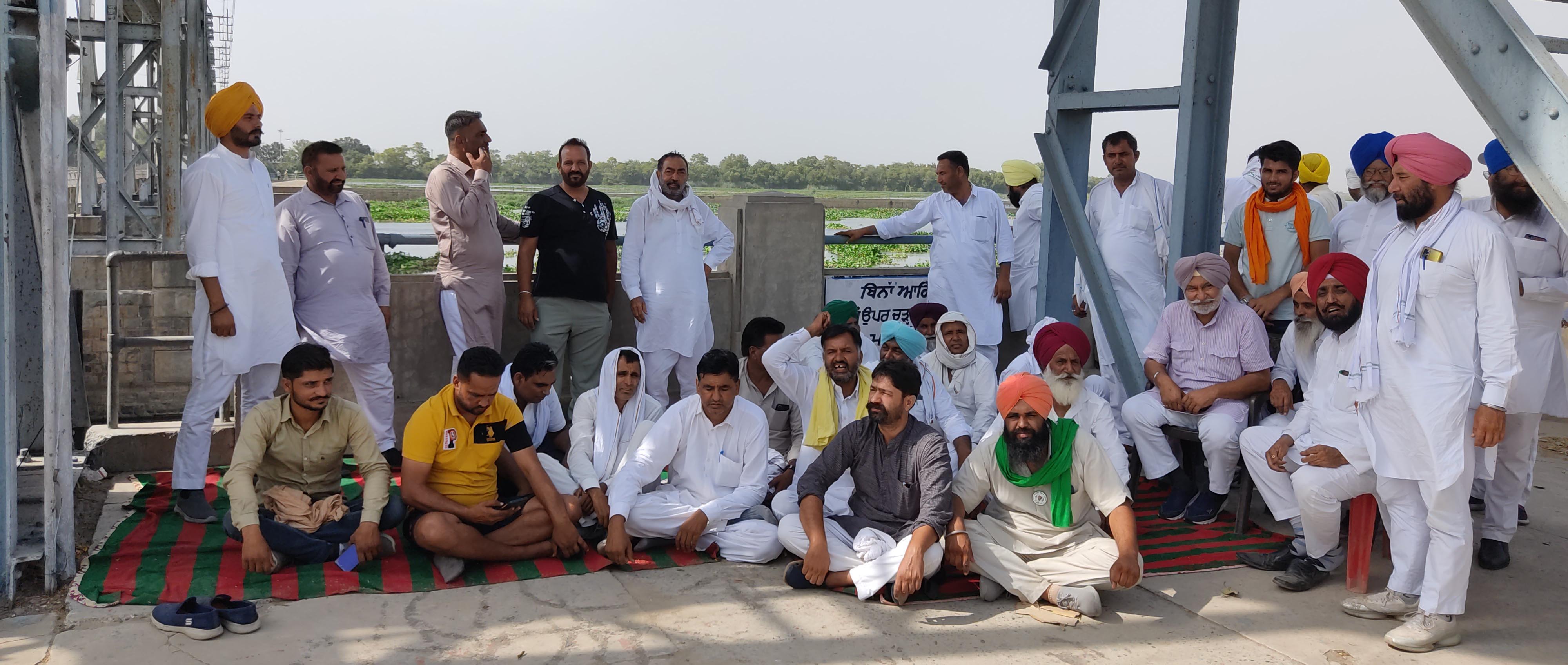 Farmers protest suspension of water supply in Gang canal - The Tribune India