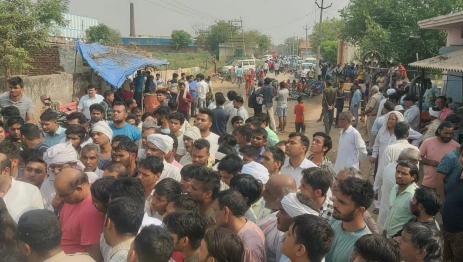 Palwal: Youth electrocuted, villagers block traffic : The Tribune India