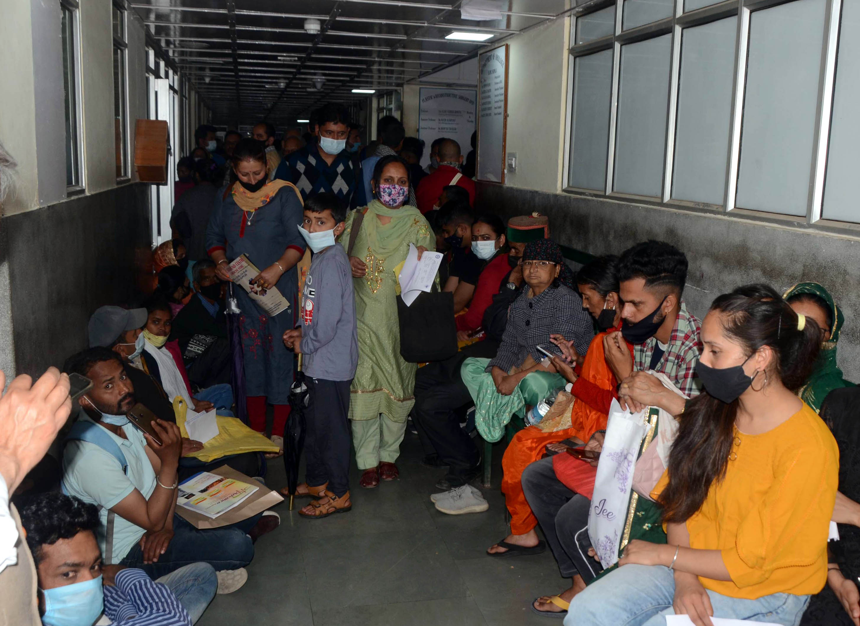3,000 patient footfall daily at IGMC-Shimla, hassles doctors