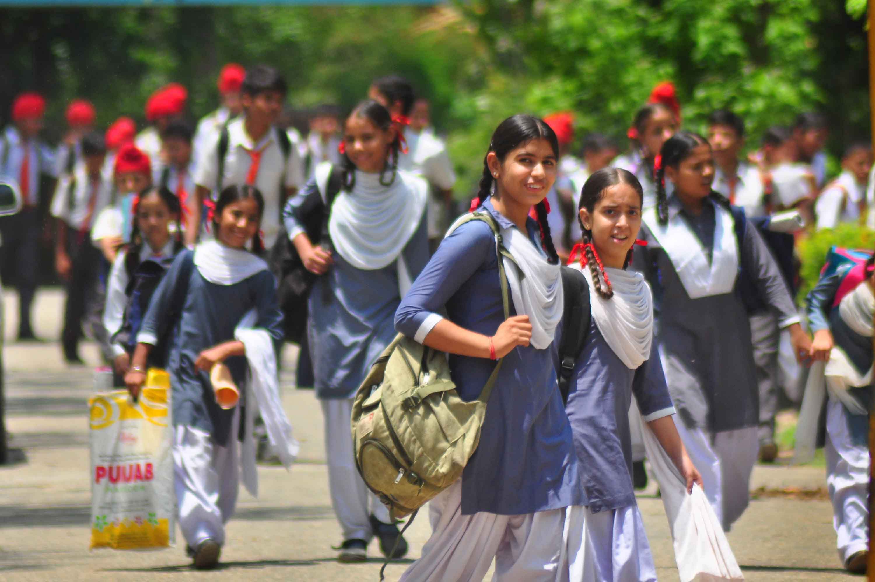 48% students commute to school on foot: Survey