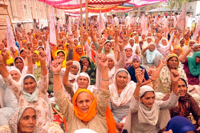 Amritsar: Women in large number join farmers' protest