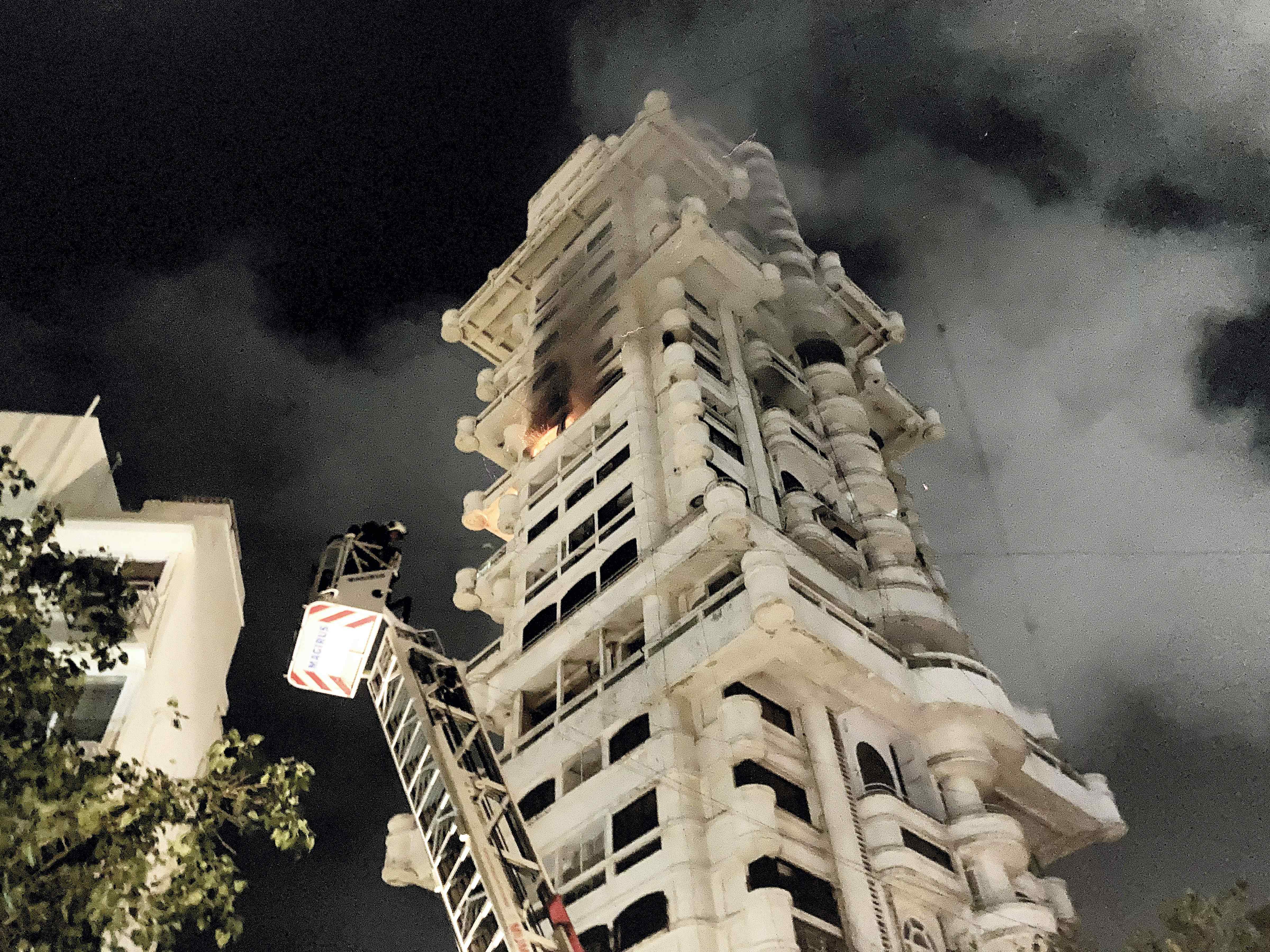 Fire breaks out in residential building near Shah Rukh Khan's 'Mannat' bungalow in Mumbai
