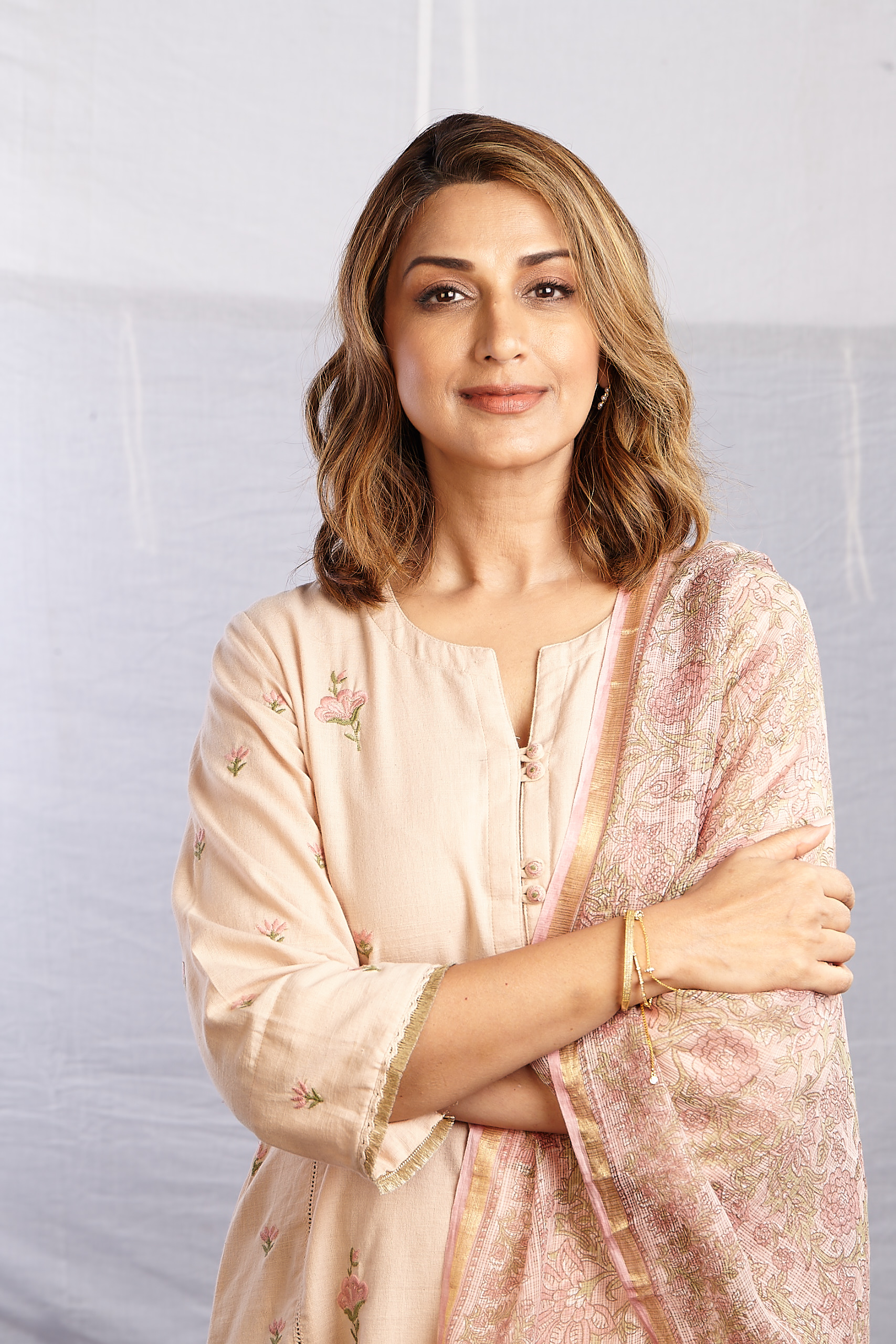 Sonali Bendre to make OTT debut with ‘The Broken News’