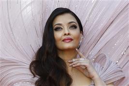 Aishwarya Rai’s modelling bill from 1992 surfaces; guess how much she was paid