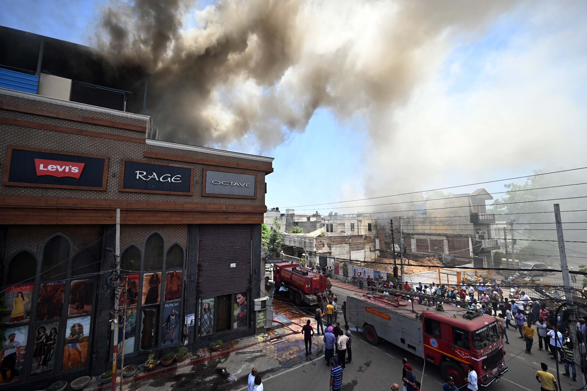 Major fire at garment store in Ludhiana