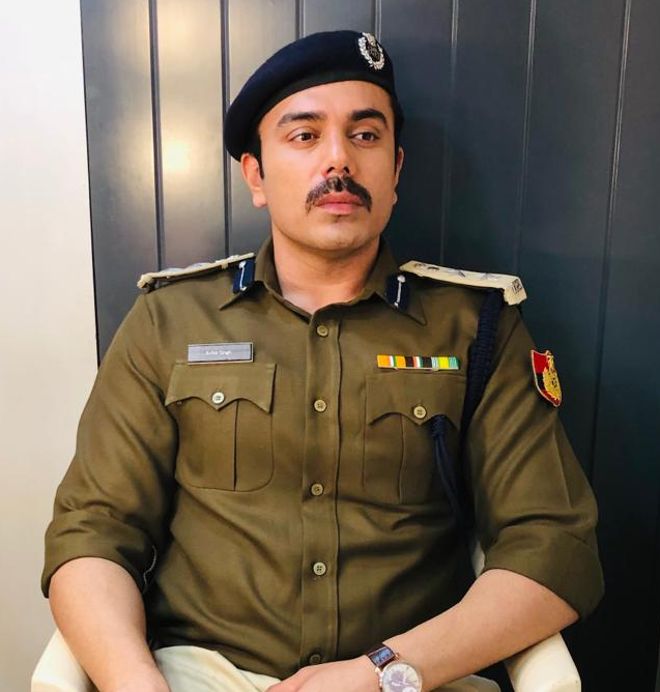 Vikram Mastal shines as a cop in Aashram 3
