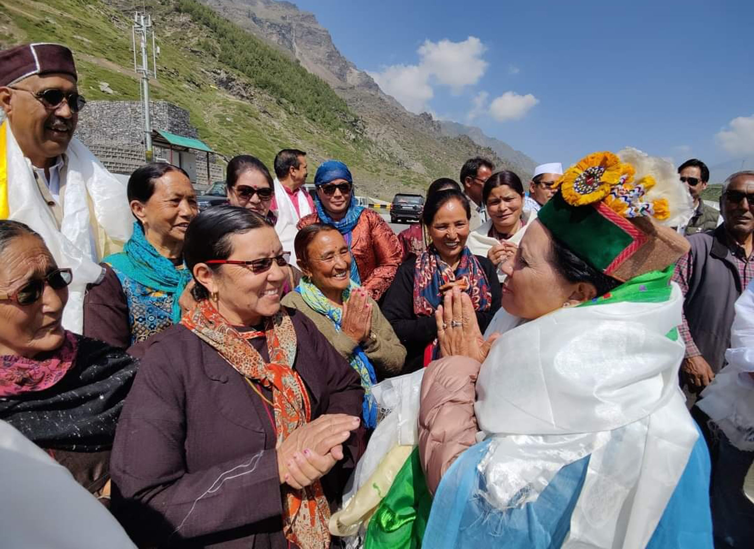 Gear up to defeat BJP in Himachal Pradesh Assembly poll, Pratibha Singh asks Congress workers