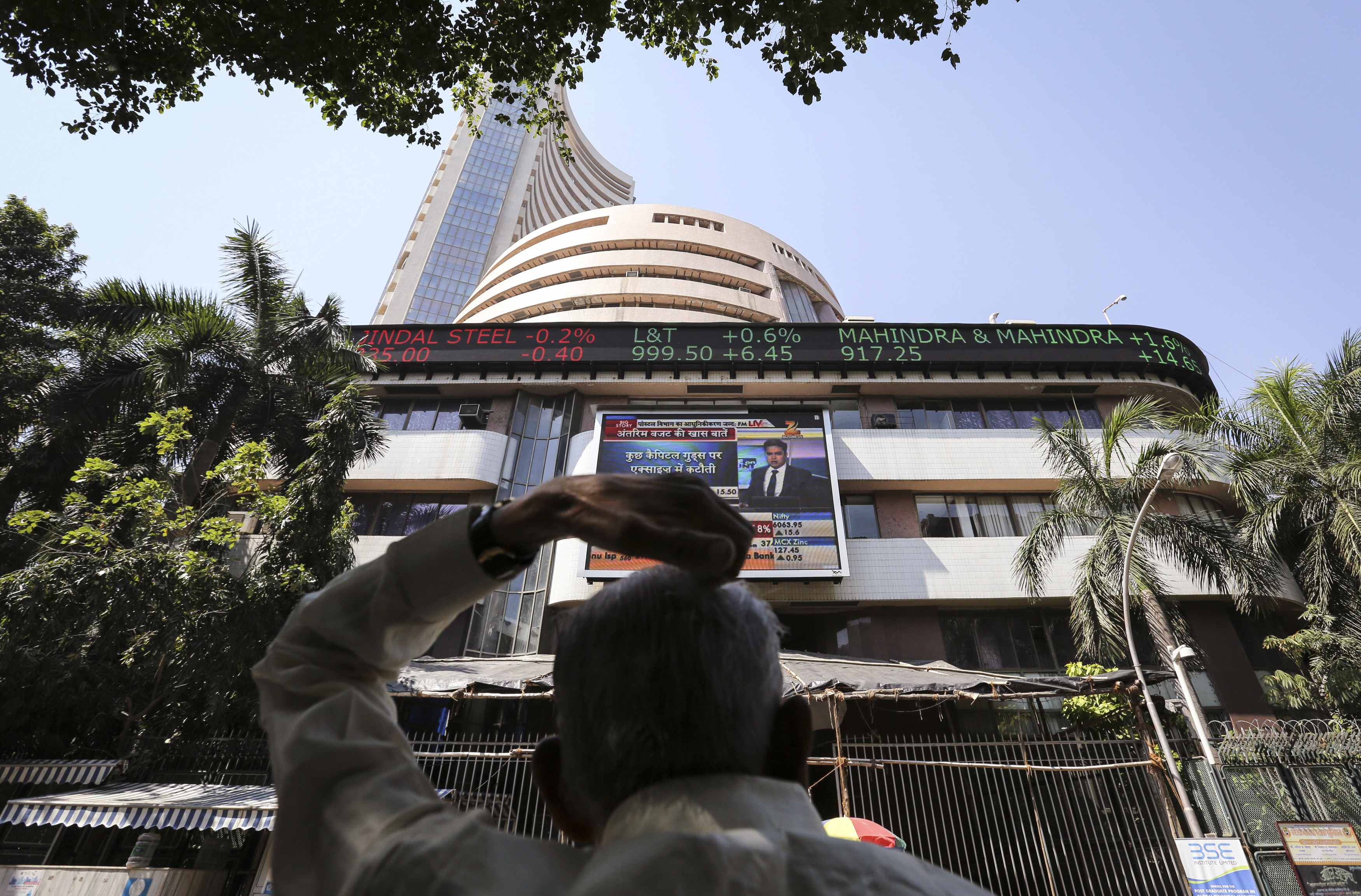 Sensex extends losses for 2nd day in choppy trade; IT, FMCG counters top drags