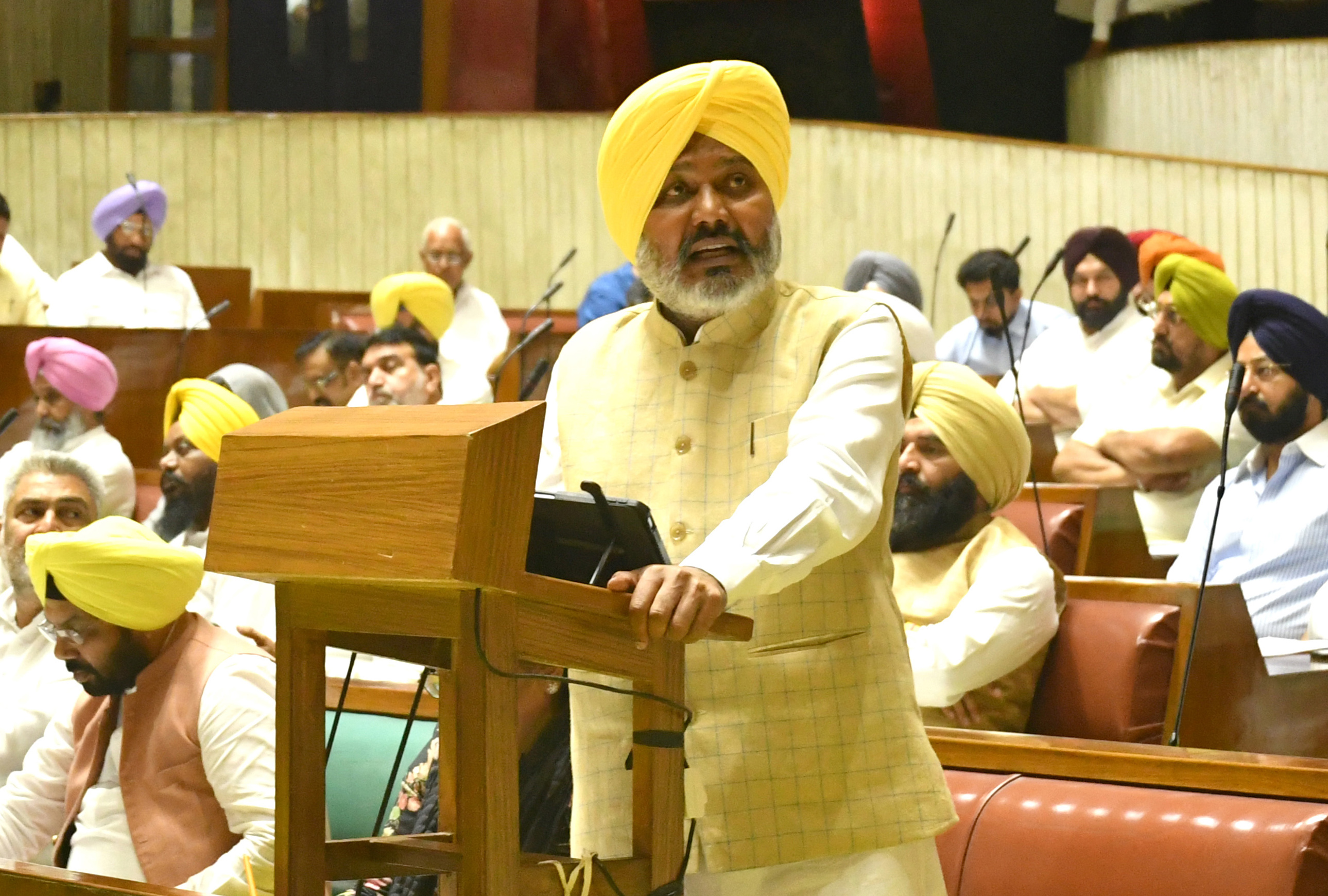 No fresh taxes in Punjab budget, AAP goes with poll promises