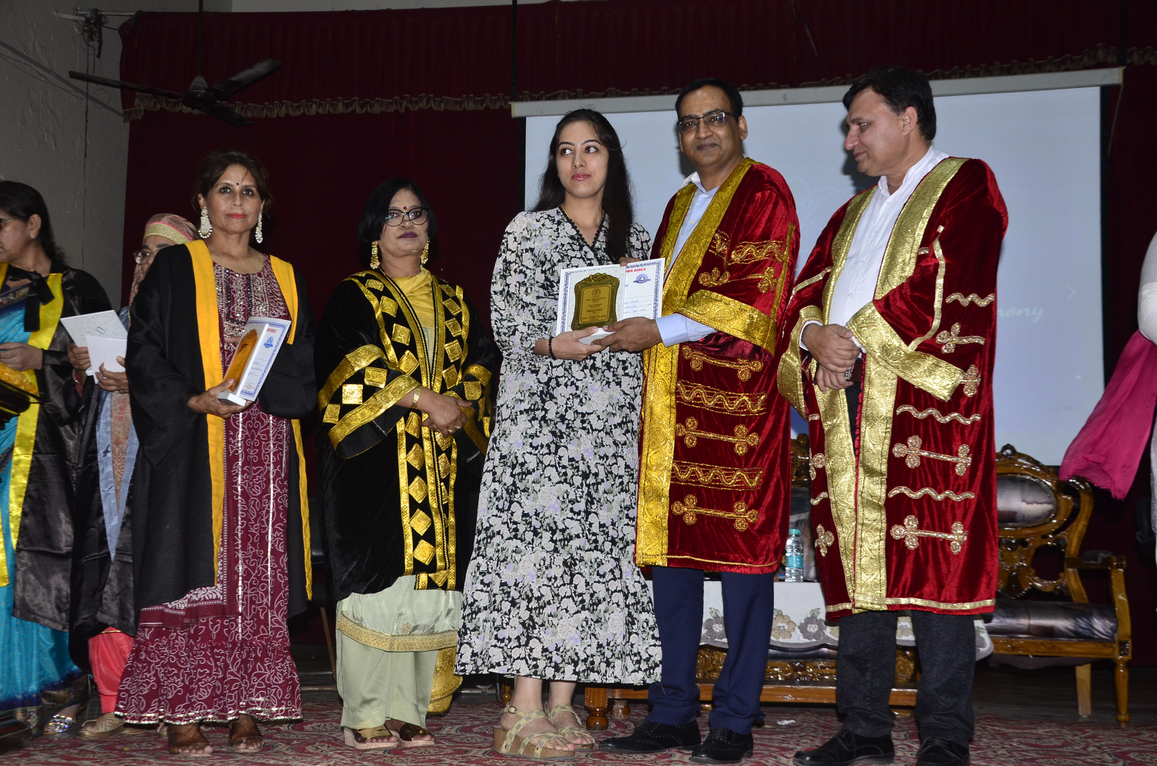 239 students awarded at GCG, Ludhiana