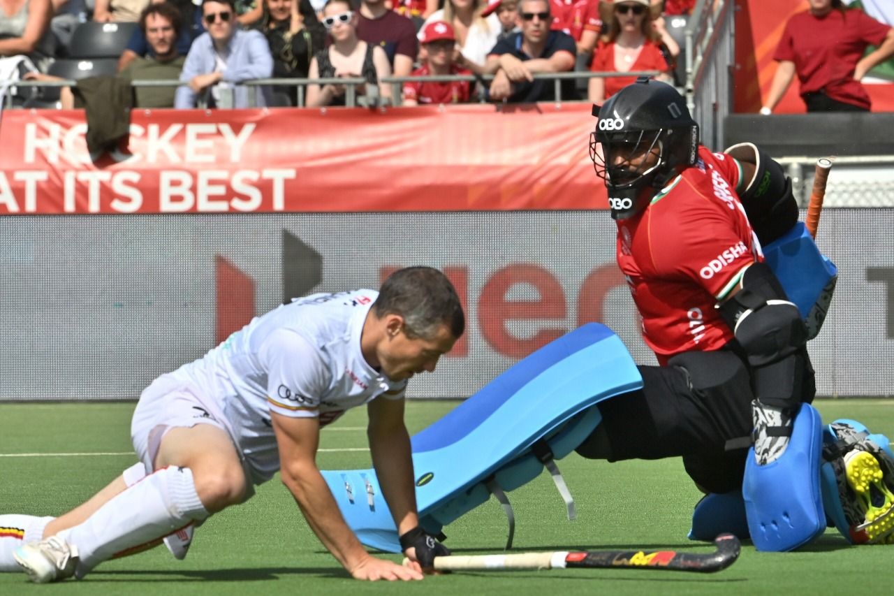 Double negative: Men lose to Belgium, miss chance to climb to top; Women lose 0-5