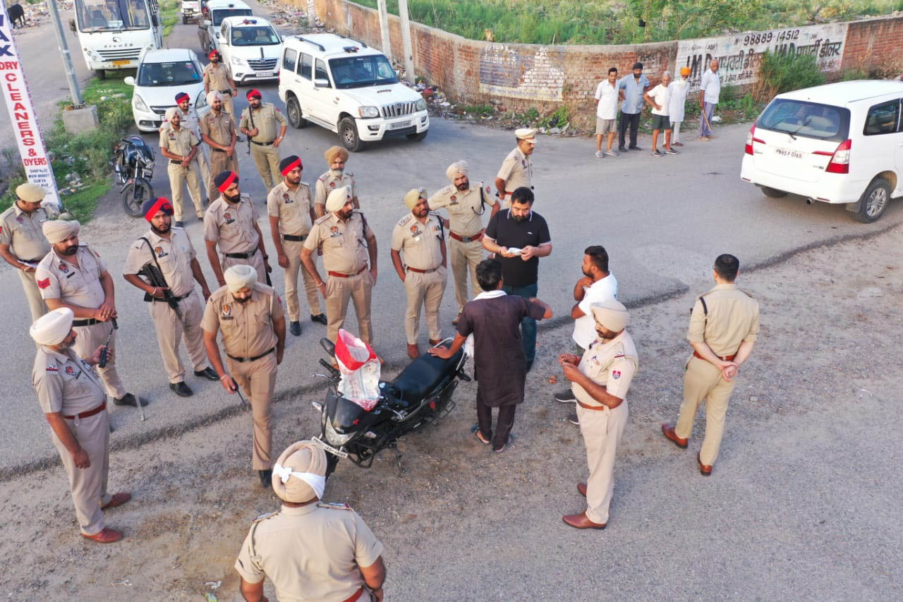 Info leaked? 400 policemen raid drug den Qazi Mandi in Jalandhar, yet no recovery!