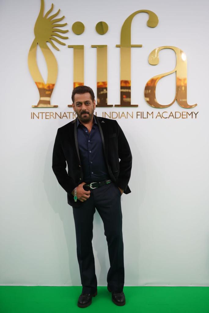 Watch: Salman Khan at IIFA opens up about struggle days; gets emotional, thanks Suniel Shetty, Boney Kapoor, Ramesh Taurani