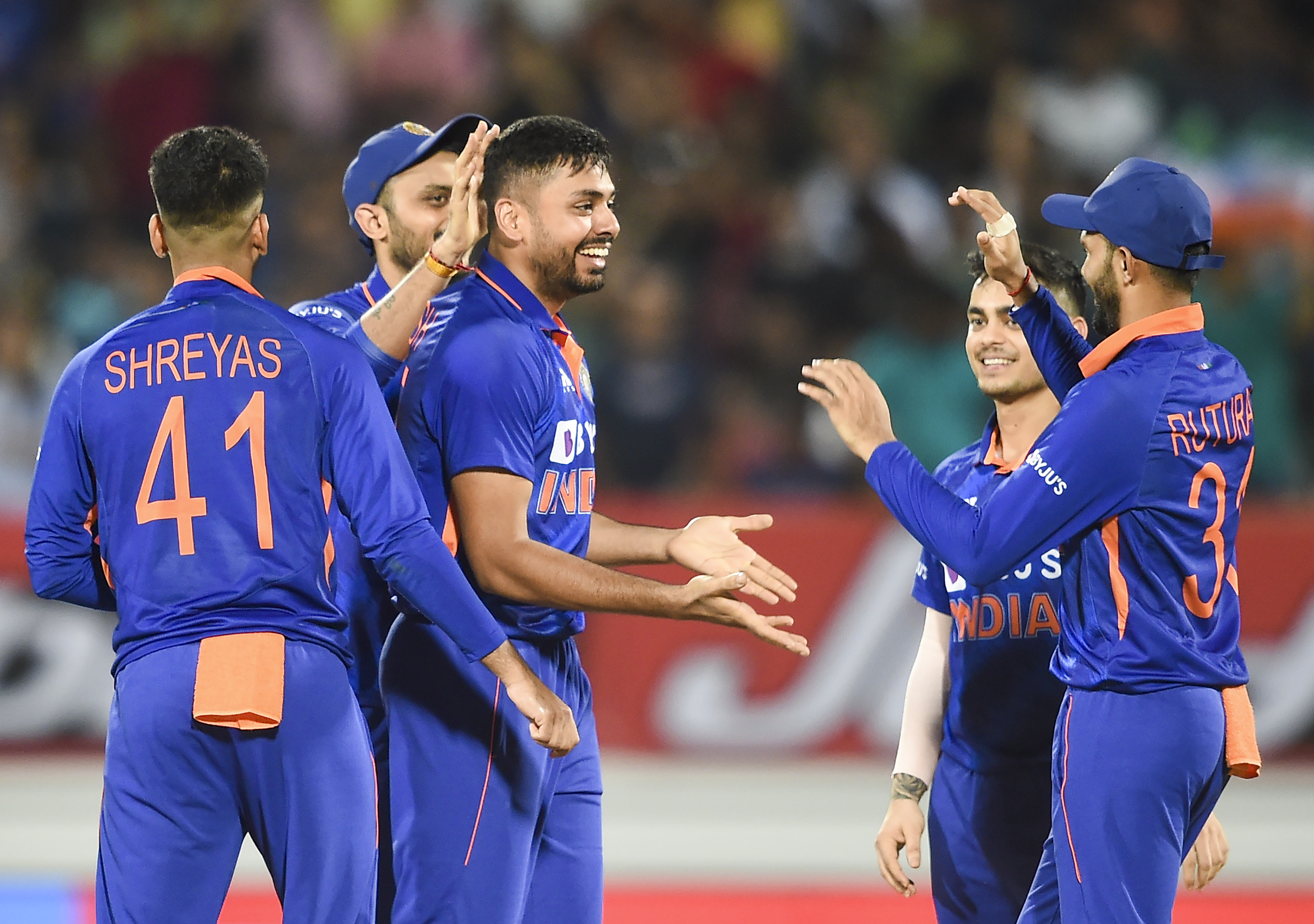 India beat South Africa by 82 runs in 4th T20I; level series 2-2
